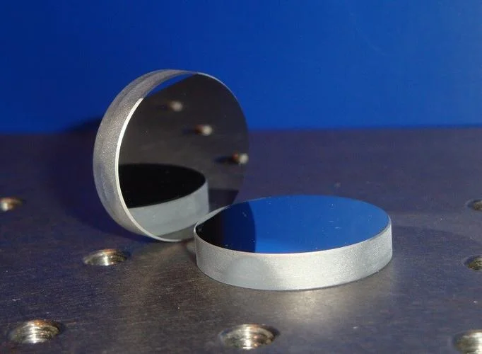 Flat metal-coated mirror